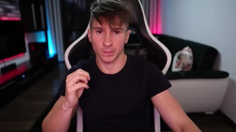 Snapshot of dorianreyes chatting on 6, 10, 2025 Dorian Reyes online show from 6, 10, 2025