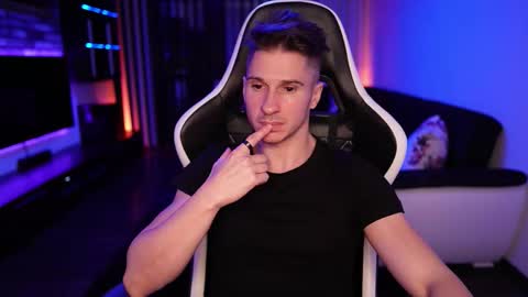 Snapshot of dorianreyes chatting on 18, 10, 2025 Dorian Reyes online show from 18, 10, 2025