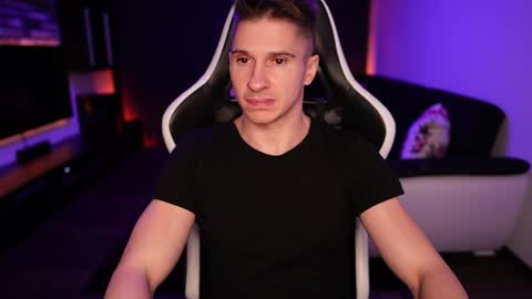 Snapshot of dorianreyes chatting on 19, 10, 2025 Dorian Reyes online show from 19, 10, 2025