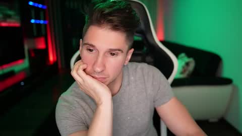 Snapshot of dorianreyes chatting on 24, 10, 2025 Dorian Reyes online show from 24, 10, 2025