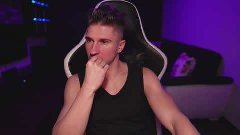 Snapshot of dorianreyes chatting on 29, 10, 2025 Dorian Reyes online show from 29, 10, 2025