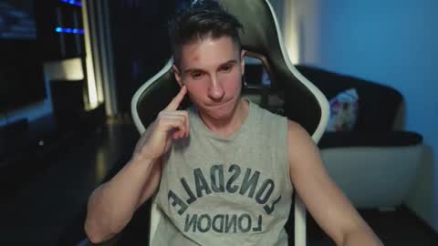 Snapshot of dorianreyes chatting on 8, 11, 2025 Dorian Reyes online show from 8, 11, 2025