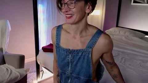 Snapshot of dorothy_meyer chatting on 14, 10, 2025 Dorothy Next stream on Monday at 3am-9am online show from 14, 10, 2025