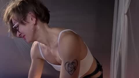 Snapshot of dorothy_meyer chatting on 14, 11, 2025 Dorothy Next stream on Monday at 3am-9am online show from 14, 11, 2025