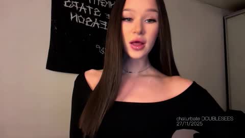 Snapshot of doublesees chatting on 27, 11, 2025 MOLLYYYY dont forget to give me a thumb up online show from 27, 11, 2025