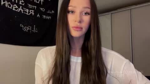 MOLLYYYY dont forget to give me a thumb up online show from 20, 2, 2026