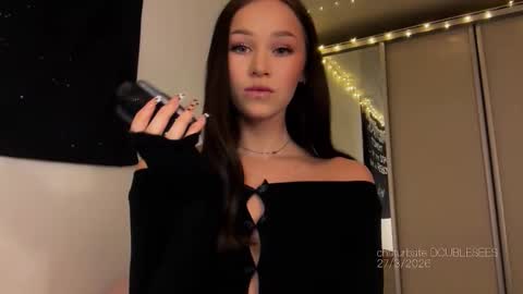 MOLLYYYY dont forget to give me a thumb up online show from 27, 3, 2026