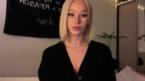 MOLLYYYY dont forget to give me a thumb up online show from 27, 4, 2026