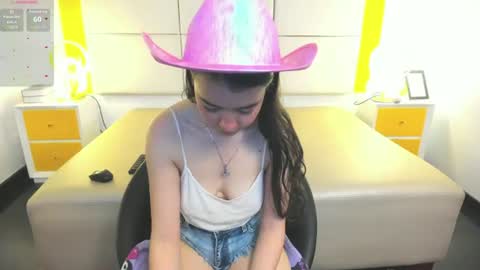 Snapshot of dovemullerr2 chatting on 2, 7, 2026 dovemullerr2 online show from 2, 7, 2026