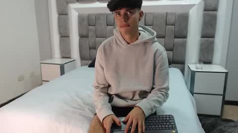 Snapshot of drakecollinss chatting on 6, 3, 2025 drakecollinss online show from 6, 3, 2025