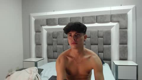 Snapshot of drakecollinss chatting on 7, 3, 2025 drakecollinss online show from 7, 3, 2025