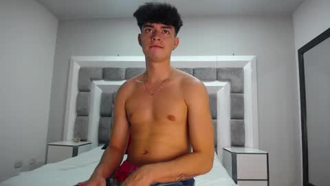 Snapshot of drakecollinss chatting on 8, 3, 2025 drakecollinss online show from 8, 3, 2025