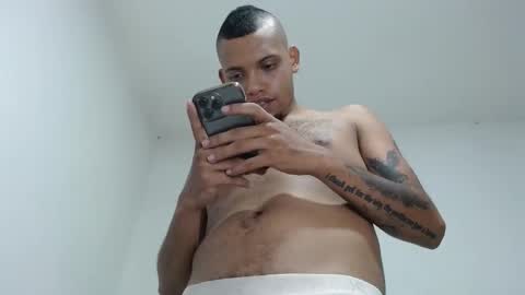 Snapshot of drako_monstercock chatting on 18, 12, 2025 drako_monstercock online show from 18, 12, 2025