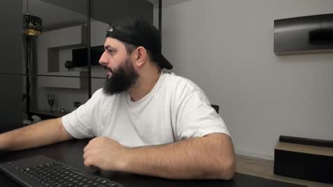 Snapshot of dravenpeak chatting on 15, 12, 2025 DravenPeak online show from 15, 12, 2025