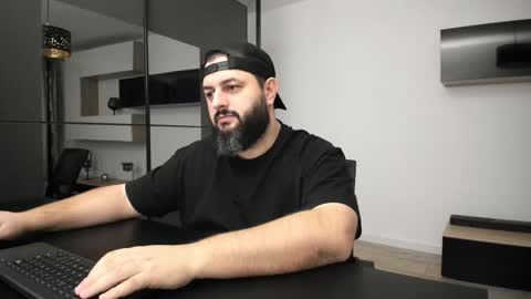 Snapshot of dravenpeak chatting on 17, 12, 2025 DravenPeak online show from 17, 12, 2025