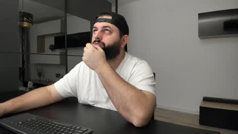 Snapshot of dravenpeak chatting on 18, 12, 2025 DravenPeak online show from 18, 12, 2025