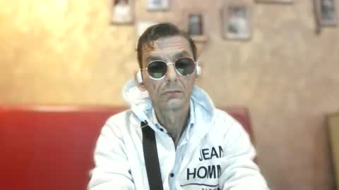 Snapshot of dreambob chatting on 28, 9, 2025 Dreambob online show from 28, 9, 2025