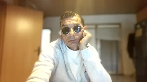 Snapshot of dreambob chatting on 11, 10, 2025 Dreambob online show from 11, 10, 2025