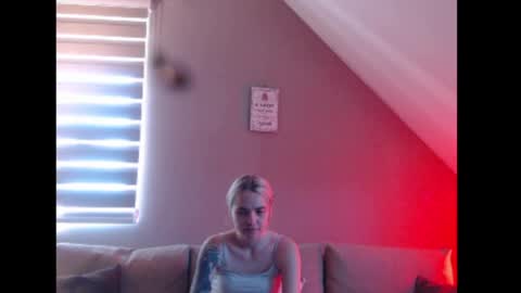 A girl online show from 22, 6, 2026