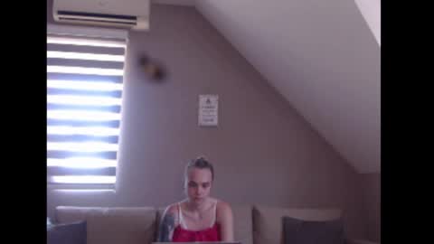 A girl online show from 29, 6, 2026