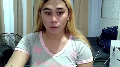Snapshot of dreammegan chatting on 15, 6, 2026 Stacy DONT FORGET TO FOLLOW ME AND THUMBS UP my wife samgrg2 online show from 15, 6, 2026
