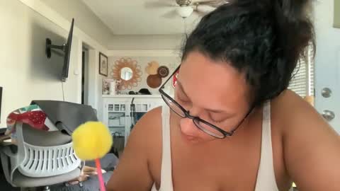 Snapshot of dreamyriri chatting on 23, 9, 2025 RIRI OR DREAMY online show from 23, 9, 2025