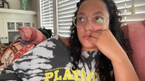 Snapshot of dreamyriri chatting on 24, 9, 2025 RIRI OR DREAMY online show from 24, 9, 2025