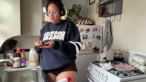 Snapshot of dreamyriri chatting on 7, 10, 2025 RIRI OR DREAMY online show from 7, 10, 2025