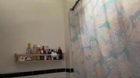 Snapshot of dreamyriri chatting on 8, 11, 2025 RIRI OR DREAMY online show from 8, 11, 2025