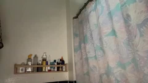 Snapshot of dreamyriri chatting on 16, 11, 2025 RIRI OR DREAMY online show from 16, 11, 2025