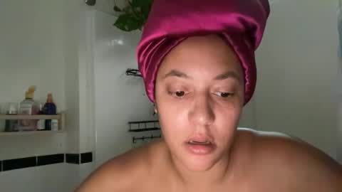 Snapshot of dreamyriri chatting on 19, 12, 2025 RIRI OR DREAMY online show from 19, 12, 2025