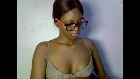 Snapshot of drippingpussy__ chatting on 15, 10, 2025 drippingpussy__ online show from 15, 10, 2025