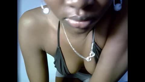 Snapshot of drippingpussy__ chatting on 30, 10, 2025 drippingpussy__ online show from 30, 10, 2025