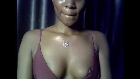 Snapshot of drippingpussy__ chatting on 19, 11, 2025 drippingpussy__ online show from 19, 11, 2025