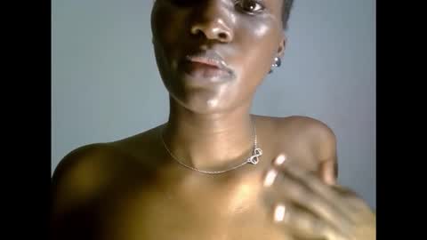 Snapshot of drippingpussy__ chatting on 27, 11, 2025 drippingpussy__ online show from 27, 11, 2025