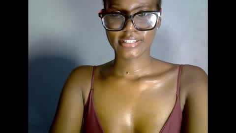 Snapshot of drippingpussy__ chatting on 5, 12, 2025 drippingpussy__ online show from 5, 12, 2025