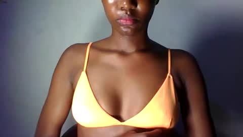 Snapshot of drippingpussy__ chatting on 20, 12, 2025 drippingpussy__ online show from 20, 12, 2025