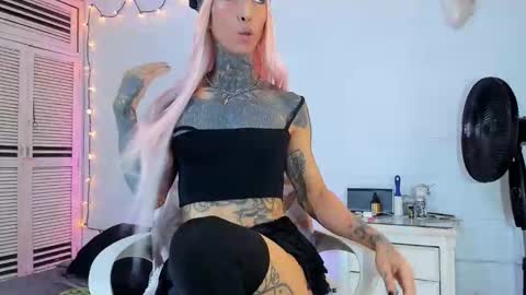 Snapshot of drippyorlove chatting on 10, 5, 2026 drippyorlove online show from 10, 5, 2026