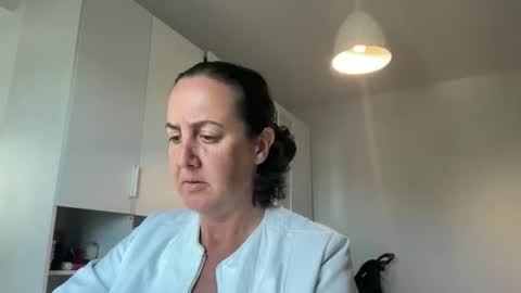 Snapshot of drresa chatting on 20, 5, 2026 Dr. Resa online show from 20, 5, 2026