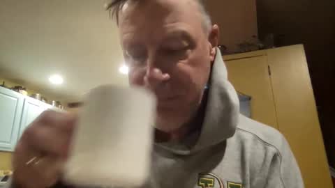 Snapshot of dudeinnh chatting on 18, 9, 2025 Steve online show from 18, 9, 2025