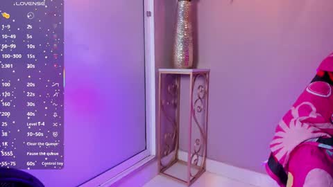 dulce__fiore07 online show from 16, 9, 2025