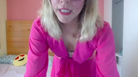dulce__victoria__ online show from 23, 3, 2026