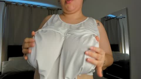 Snapshot of dulce_brithany chatting on 27, 4, 2026 dulce brithany online show from 27, 4, 2026