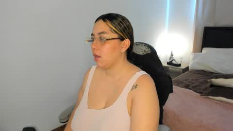 Snapshot of dulce_brithany chatting on 4, 5, 2026 dulce brithany online show from 4, 5, 2026