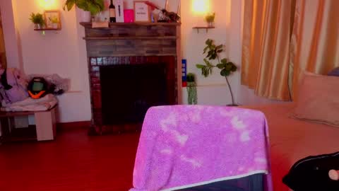 Snapshot of dulce_celeste15 chatting on 6, 4, 2026 C E L E S T E online show from 6, 4, 2026