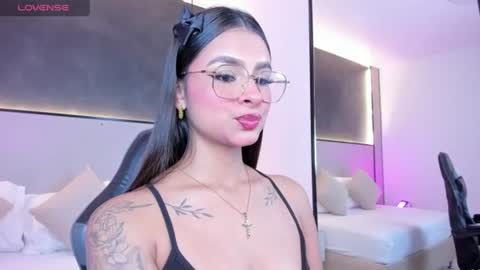 Snapshot of dulce_glow_ chatting on 10, 6, 2026 D U L C E online show from 10, 6, 2026