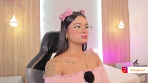Snapshot of dulce_glow_ chatting on 27, 6, 2026 D U L C E online show from 27, 6, 2026