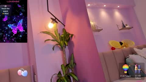 Snapshot of dulce_mg chatting on 18, 12, 2025 dulce_mg online show from 18, 12, 2025