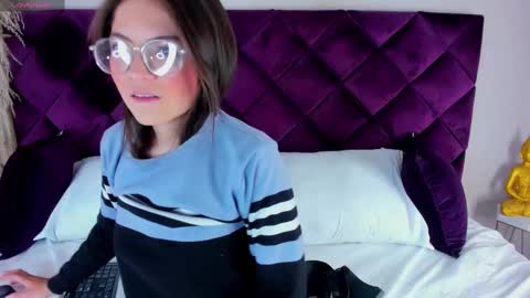 dulcevela online show from 5, 3, 2025