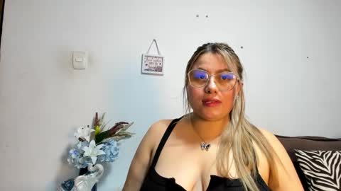 dulceypicante_23 online show from 17, 2, 2026
